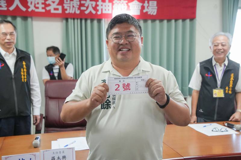 嘉義縣長候選人號次抽籤出爐 吳品叡1號、蔡易餘2號