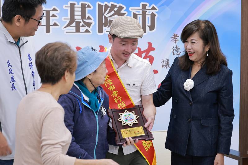 邱佩琳表揚115年孝行楷模 盼共創溫情幸福城市