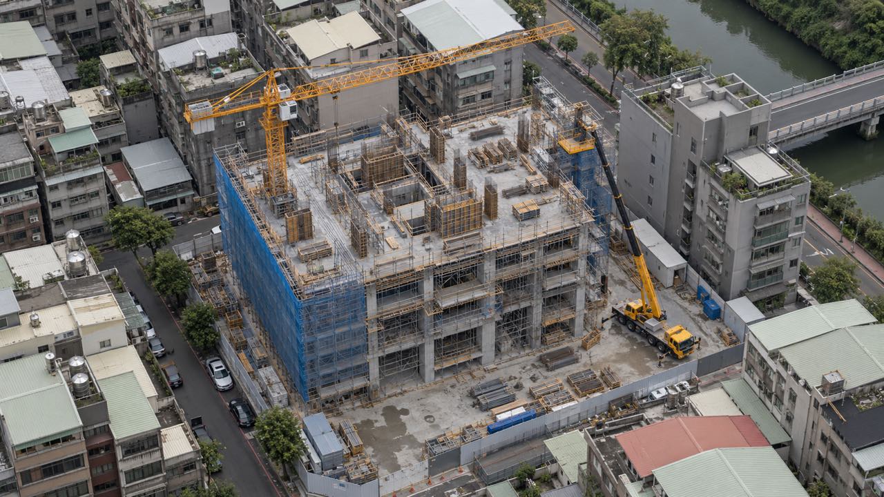 塔吊與載人吊車12月23日起須檢查合格 未檢查使用最高罰300萬元