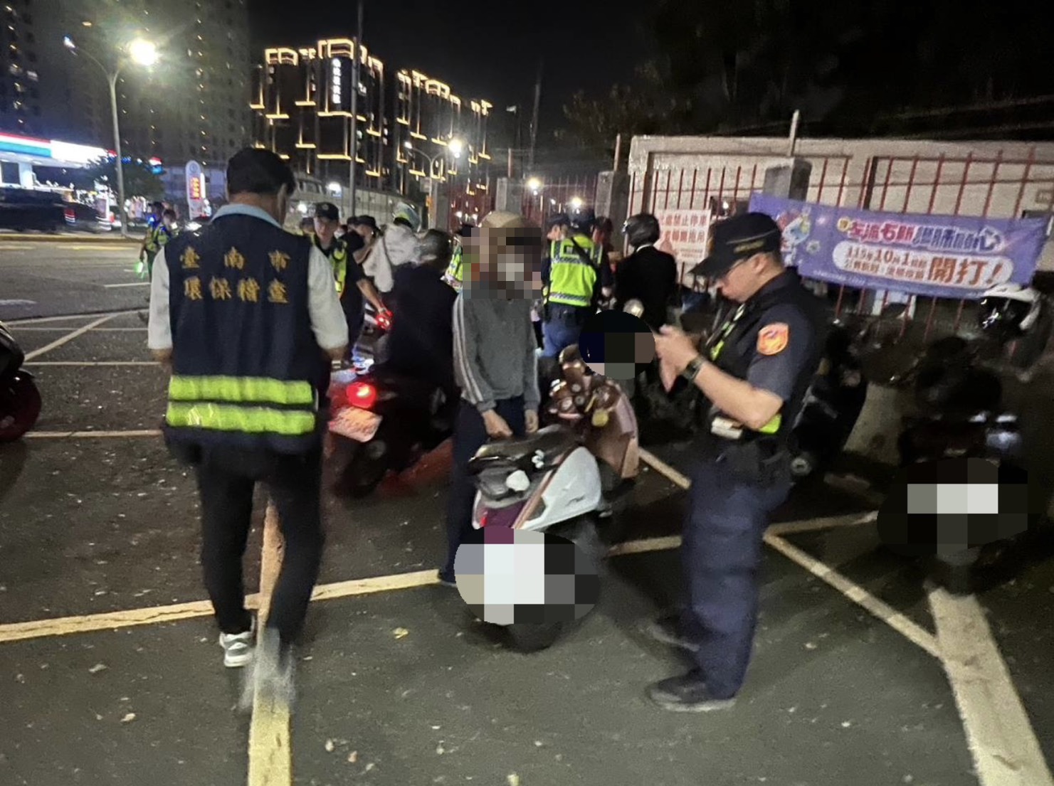 南警六分局結合環保局、監理站執行改裝車輛聯合稽查(畫面已模糊處理)