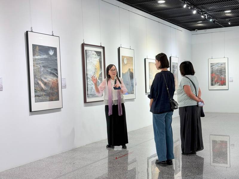 袁之靜「天地有大美」個展 吸引藝文界人士關注，備受讚譽，提升當代女性水墨能見度