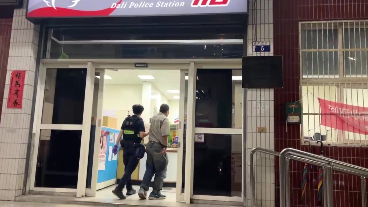 陸女詢後依妨害秩序罪及違反性騷擾防治法分別移送