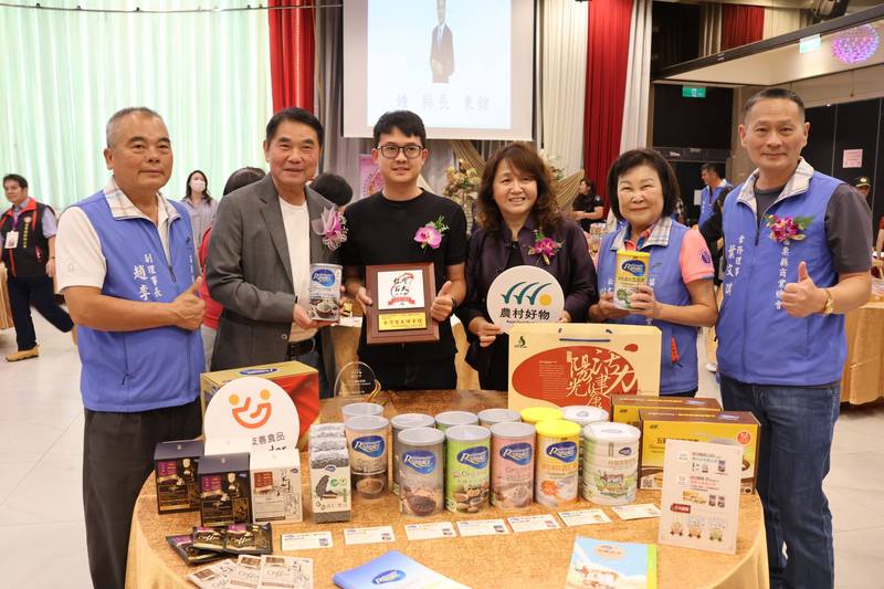苗栗縣商業會慶祝商人節 縣長頒獎表揚百大伴手禮