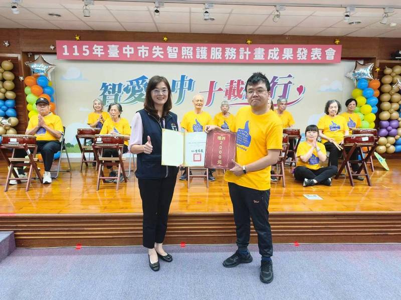 中市失智照護成果展溫馨登場!12家共照中心、52處社區據點齊聚 長輩展現慢老活力