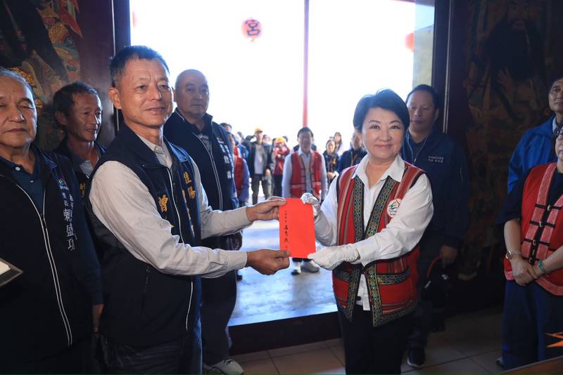 走進山城傾聽原鄉聲音! 盧市長赴碧雲宮贈匾還願:官民同心、公私協力照顧偏鄉