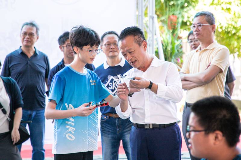 嘉義縣第3座職業試探中心揭牌，導入無人機與智慧農業課程