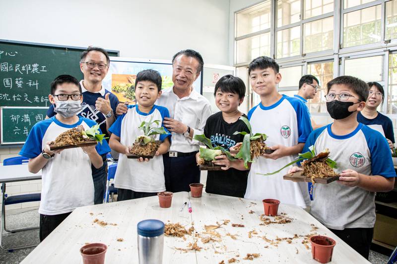 嘉義縣第3座職業試探中心揭牌，導入無人機與智慧農業課程