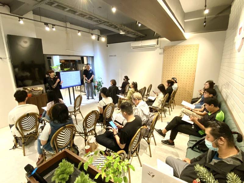 潮店「Fake Sober」操盤手羅伊南下屏東 傳授 Z 世代「日咖夜酒」商業密碼