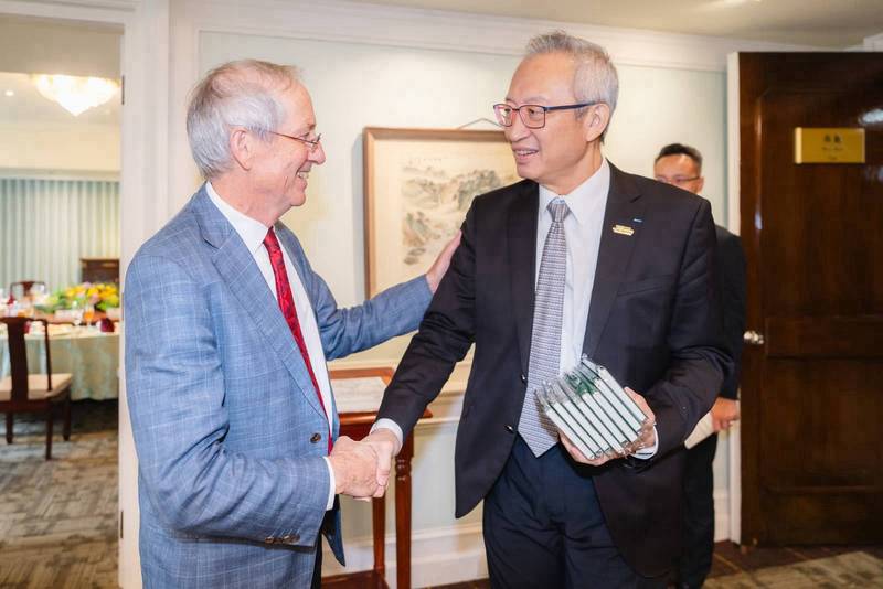 外交部政務次長吳志中午宴歡迎「諾曼基金會贊助之歐洲兩岸專家學者團」