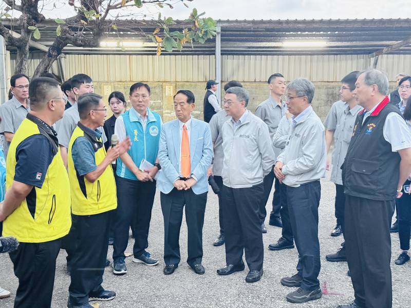 卓榮泰視察花蓮漁港冷鏈工程 1.2億儲冰廠冷凍庫補助提至7成