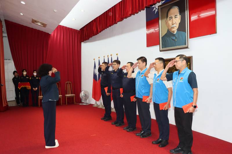 苗縣警局10月份月報 邱副縣長表揚為民服務績優員警及偵破各類案件人員