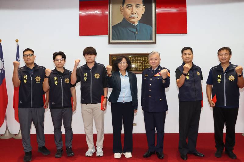 苗縣警局10月份月報 邱副縣長表揚為民服務績優員警及偵破各類案件人員