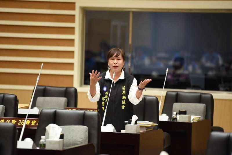 苗栗縣議會總質詢最終日 鍾東錦回應敬老愛心卡、免健保費