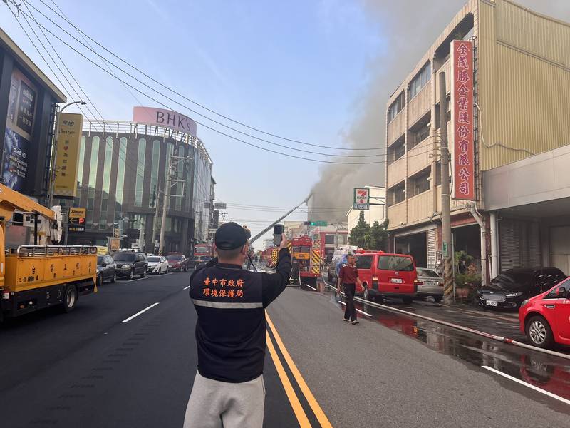 西屯區長安路一段與甘肅路附近發生火警 中市府提醒市民加強自我防護