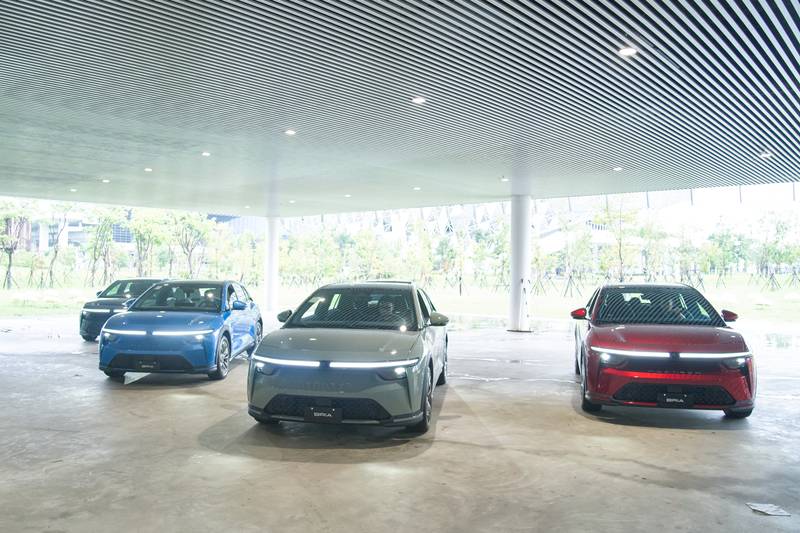 台中購物節百萬汽車大獎亮相　FOXTRON BRIA純電車10/31豐原抽出