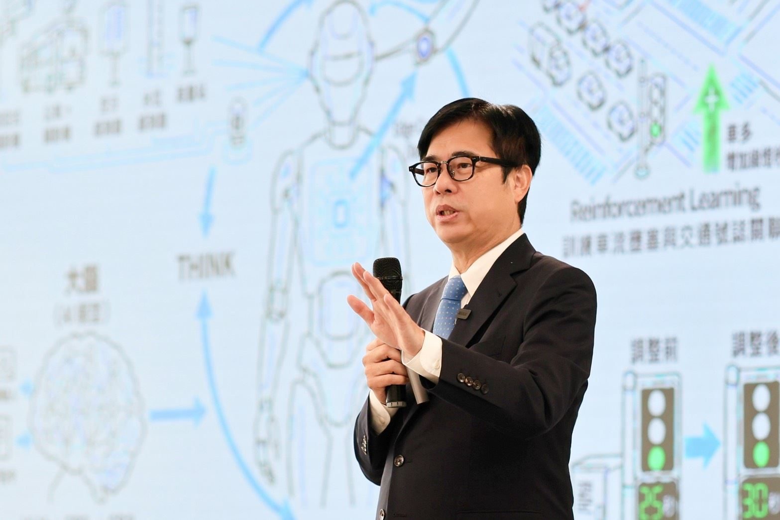 高雄 AI 燈塔計畫展現智慧治理成果 陳其邁:改善人民生活、提高行政效率