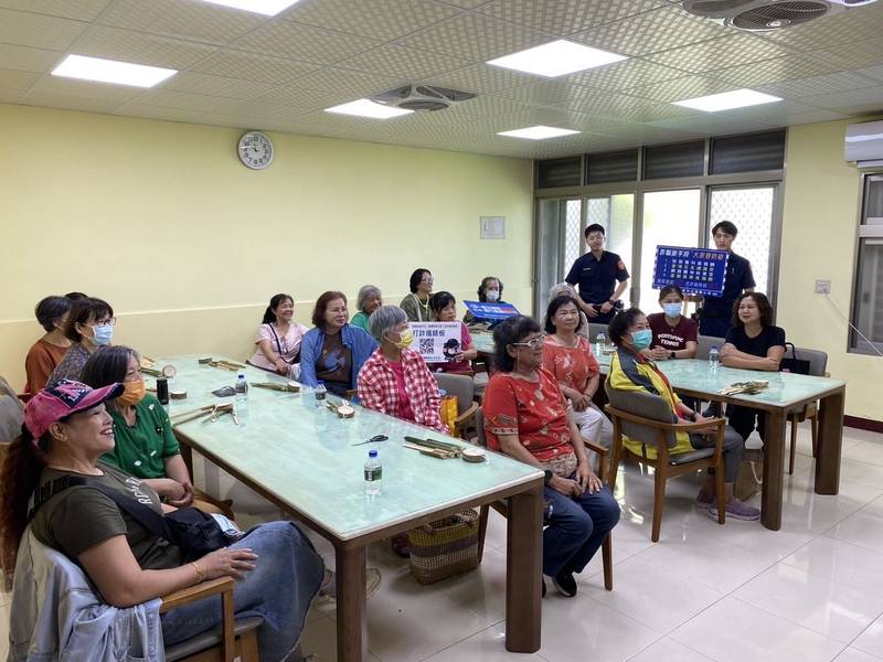 成功警走進三民國小媽媽教室 傳授防詐妙招守護民眾荷包