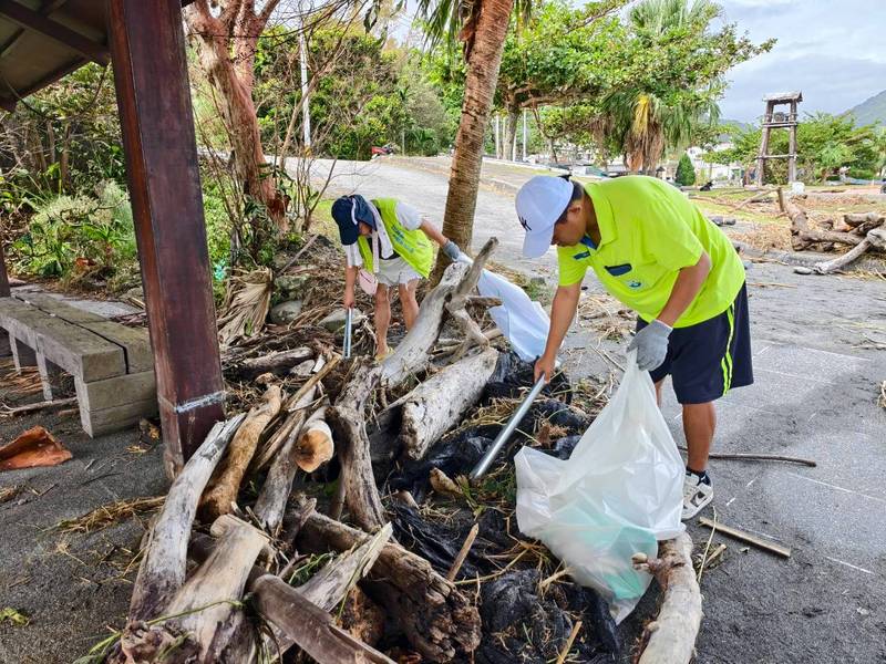 薔琵颱風過後齊心護海岸  秀姑巒溪Cepo’水環境巡守隊自主發起淨灘行動