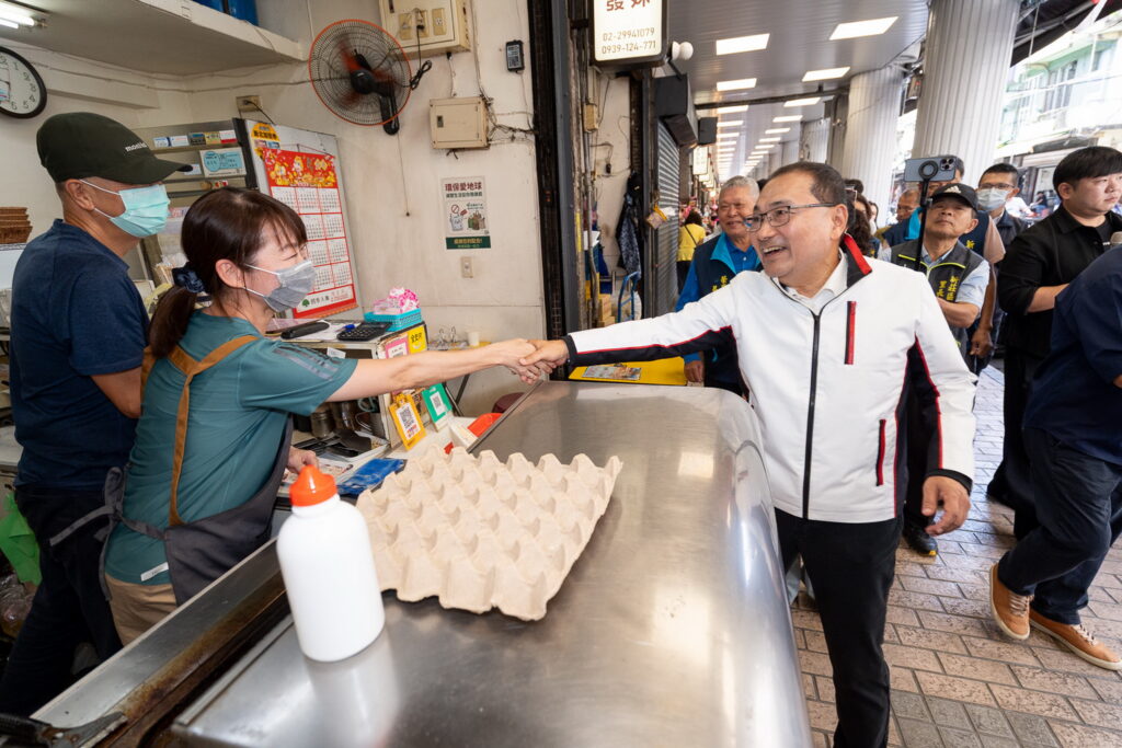 逾50年新莊第一市場華麗轉身 侯友宜8年完成26座市場改建造翻轉市場新風貌 51 103001 2