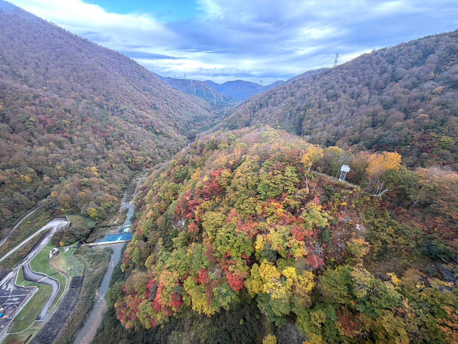 新潟苗場紅葉進入最佳觀賞期 日本最長纜車「苗場Dragondola」營運到11月8日