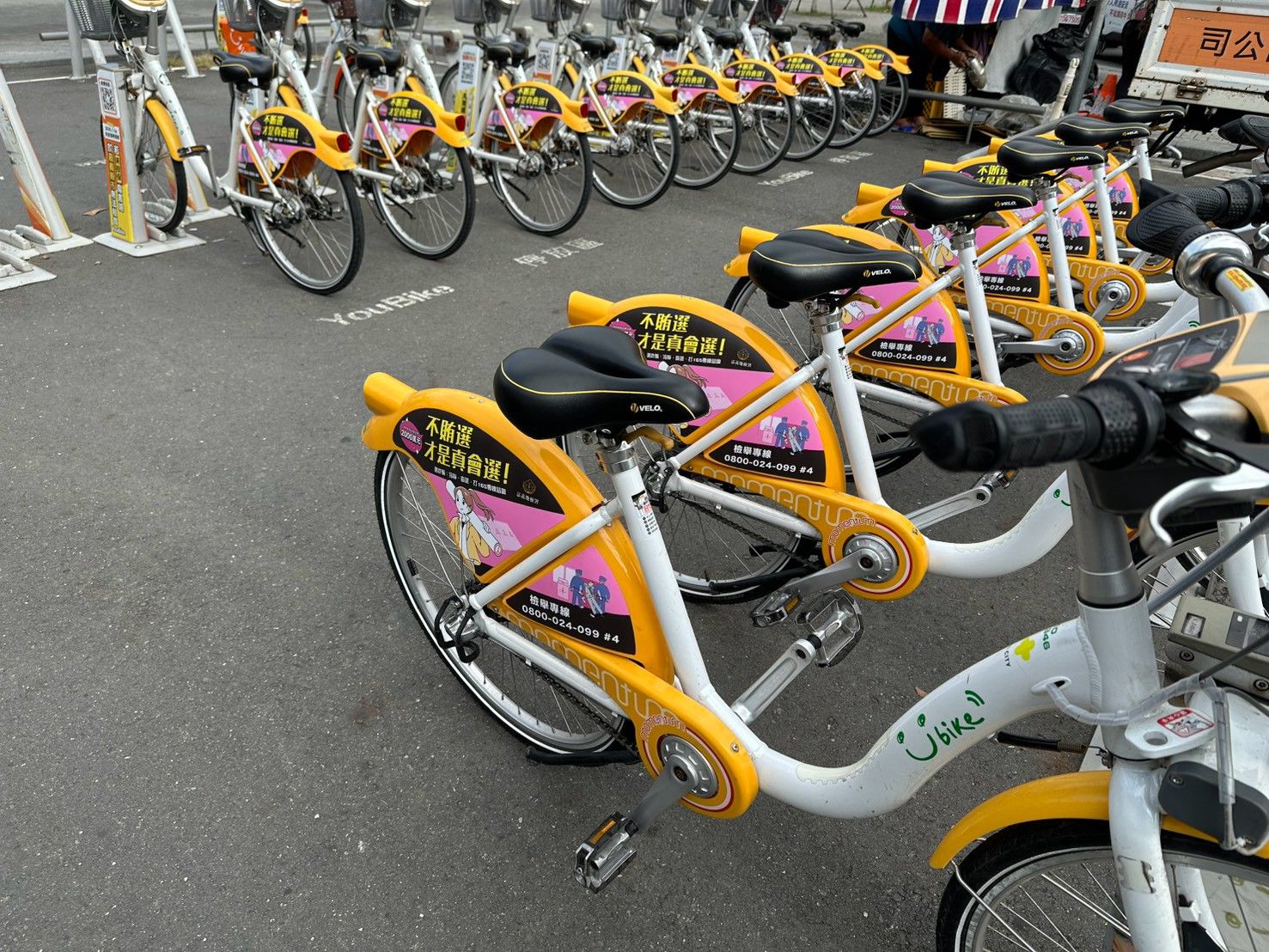 YouBike車身印上「不賄選 才是真會選！」及檢舉專線（圖／臺灣嘉義地方檢察署）