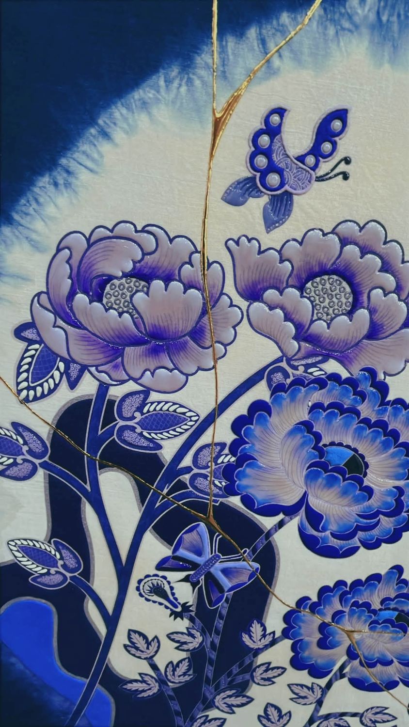 青花牡丹與金繼裂紋的畫作