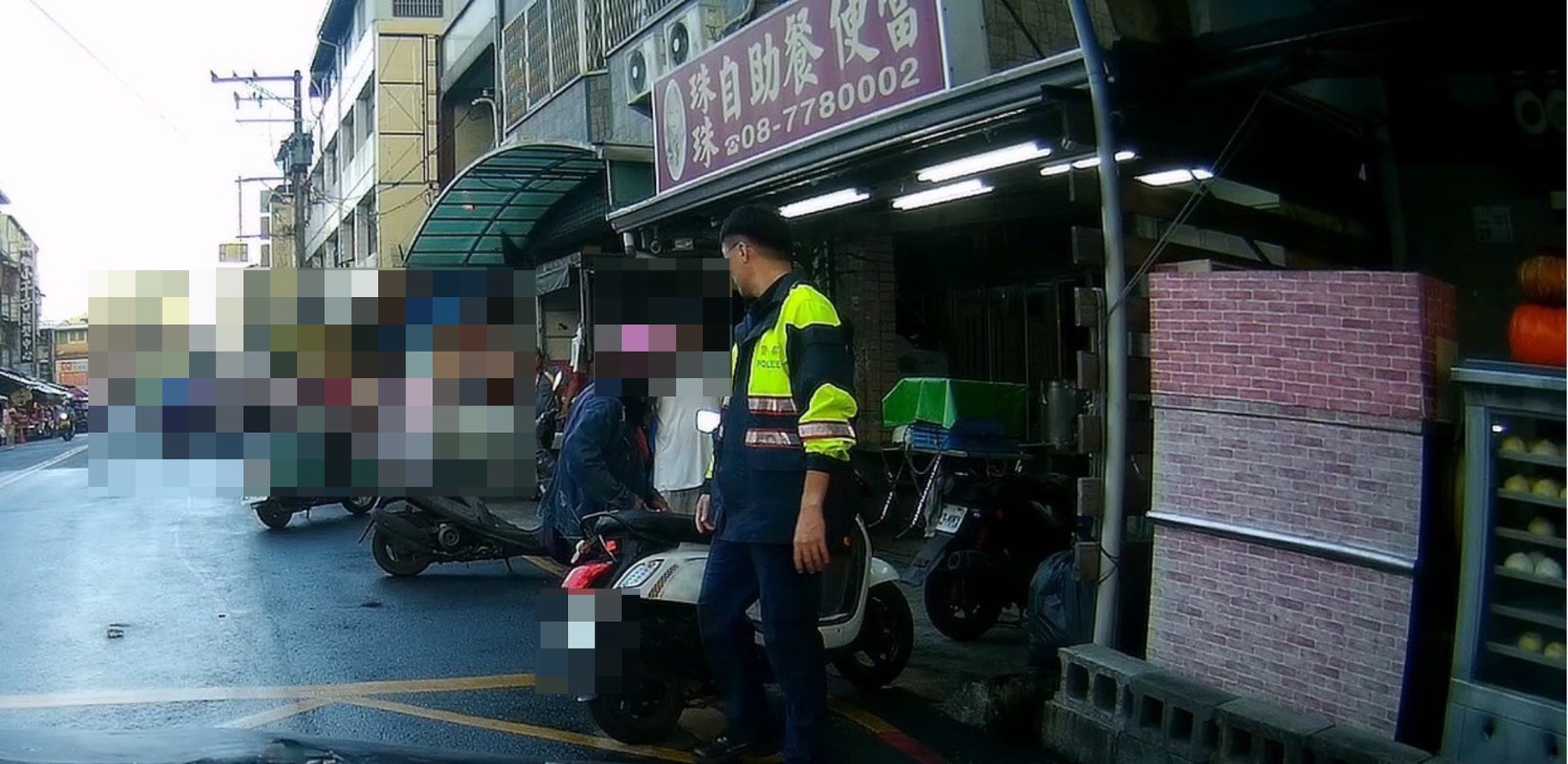 內埔派出所員警協助邱姓婦人尋回機車(圖/內埔分局提供)
