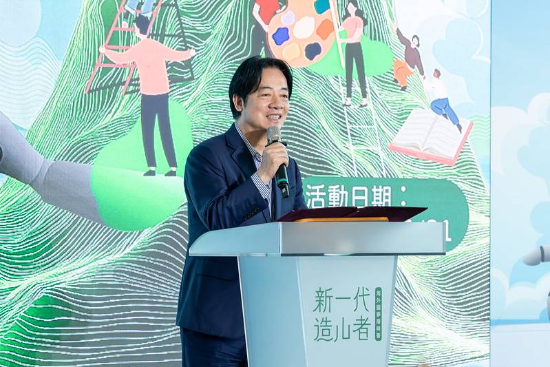 出席青年百億海外圓夢基金計畫高雄成果展　總統盼青年將世界的解方帶回臺灣　推動臺灣往前邁進