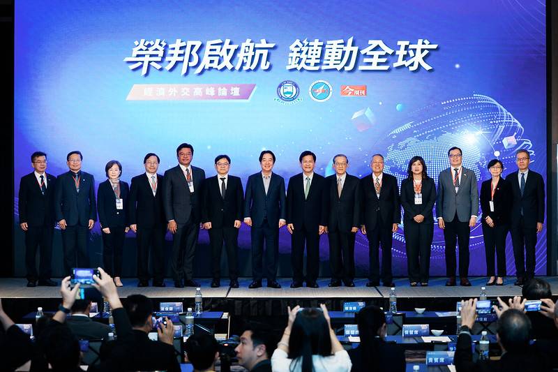 出席榮邦啟航高峰論壇 總統盼臺灣成為海外產業生態系建構者 攜手國際夥伴共創繁榮