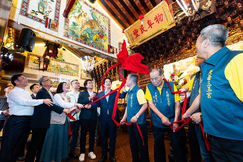 總統前往天母三玉宮參香祈福 鼓勵國人踴躍投票 深化民主與國家社會進步力量