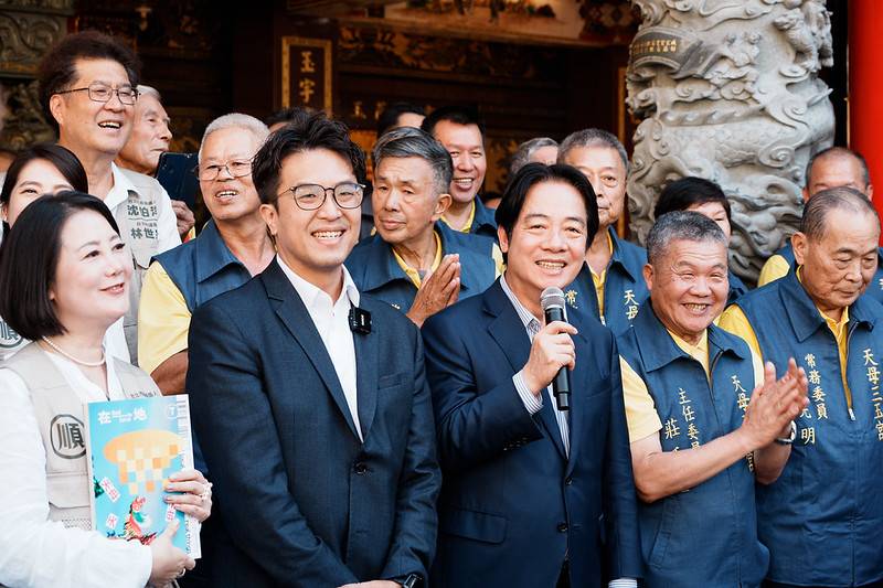 總統前往天母三玉宮參香祈福 鼓勵國人踴躍投票 深化民主與國家社會進步力量