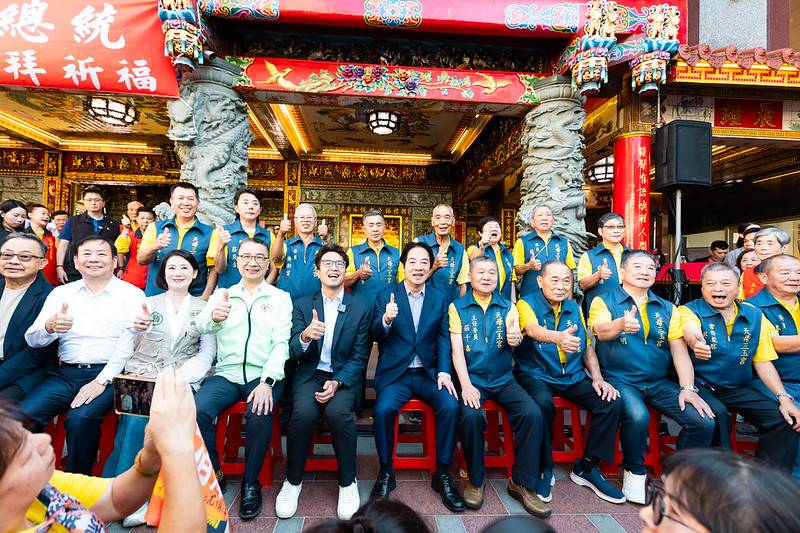總統前往天母三玉宮參香祈福 鼓勵國人踴躍投票 深化民主與國家社會進步力量