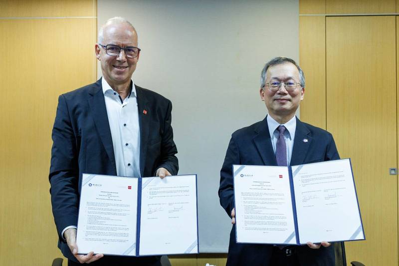 德國美茵茲大學校長訪台 與政大簽約、文藻續約