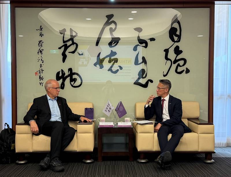 德國美茵茲大學校長訪台 與政大簽約、文藻續約