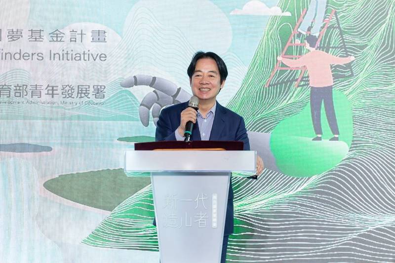 外交部政務次長吳志中出席115年青年百億海外圓夢基金計畫高雄成果展記者會