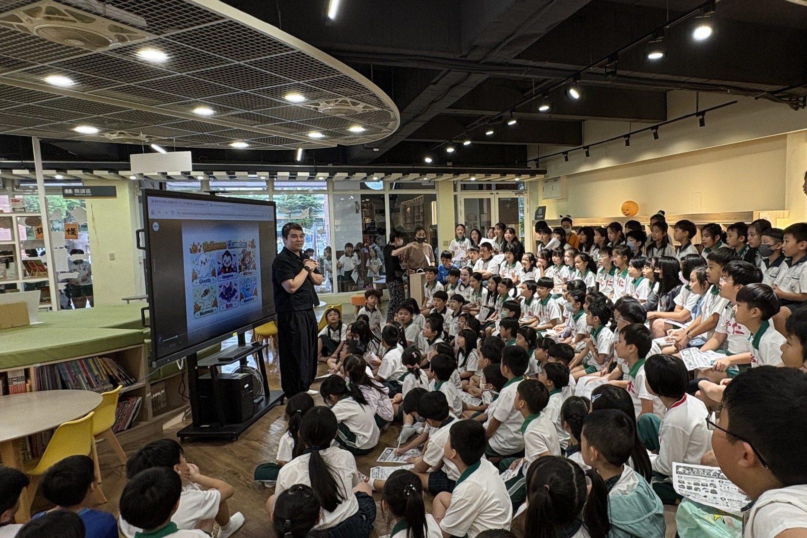 仁愛國小-怪獸現身圖書館!仁愛國小萬聖節閱讀大冒險