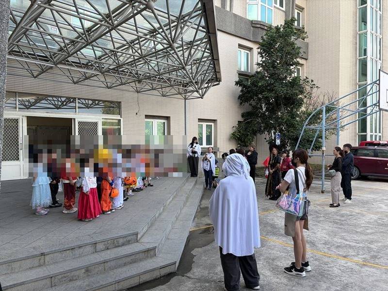 欣欣幼兒園走訪頭份消防分隊　認識消防工作與救災裝備