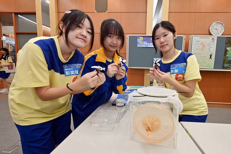 國衛院竹南院區舉辦科普嘉年華 帶領學童認識AI在生物科技上的應用