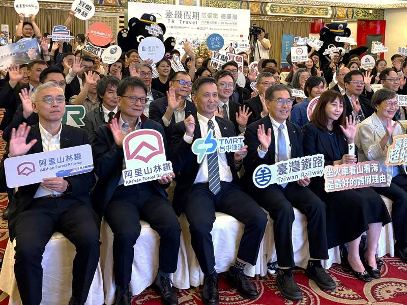搭台鐵玩台中更便利!中捷旅遊票納入「台鐵假期」 邁出雙鐵旅遊新步伐