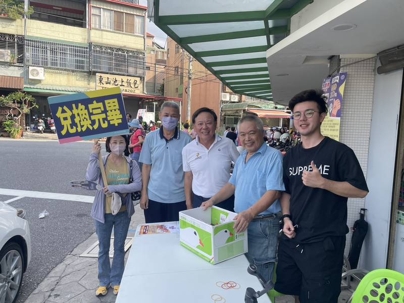 台中物調券第二波商圈排隊潮 多數30分鐘內兌換完畢