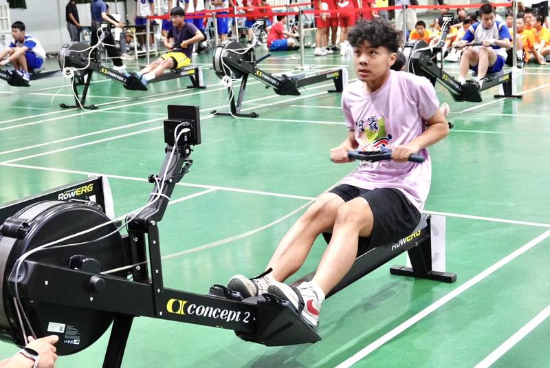 陸上划船拚速度!中市市長盃室內划船賽登場 250名學生選手齊聚大里高中競技