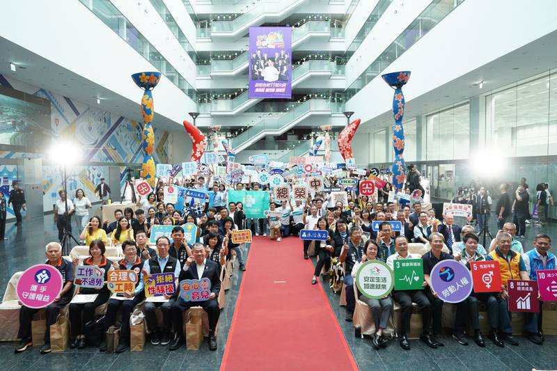 中市幸福職場評選34家企業獲肯定 利潤共享、AI培訓打造友善職場 勞工局表揚優質企業