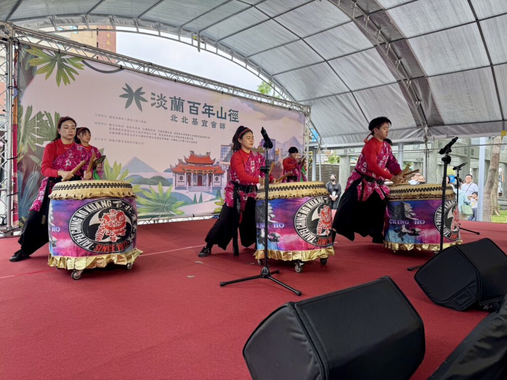 重現古道風華! 2026 淡蘭百年山徑北北基宜會師 淡蘭古道入口意象正式啟動!! 51 %E7%85%A7%E7%89%873%EF%BC%8D%E6%85%B6%E5%92%8C%E9%A4%A8%E9%86%92%E7%8D%85%E5%9C%98%E9%96%8B%E5%A0%B4%E8%A1%A8%E6%BC%94