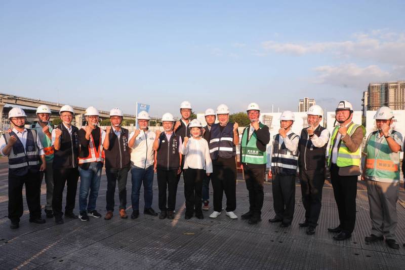 「台中巨蛋」進度超前、估119年完工!盧市長攜手隈研吾視察:打造台灣新地標