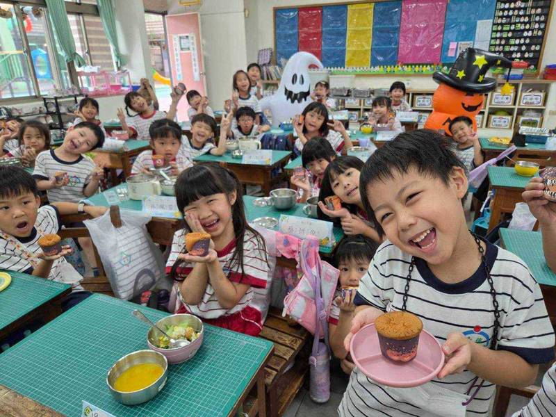 南市學校午餐創意變身萬聖節派對餐點 美味營養、歡樂登場