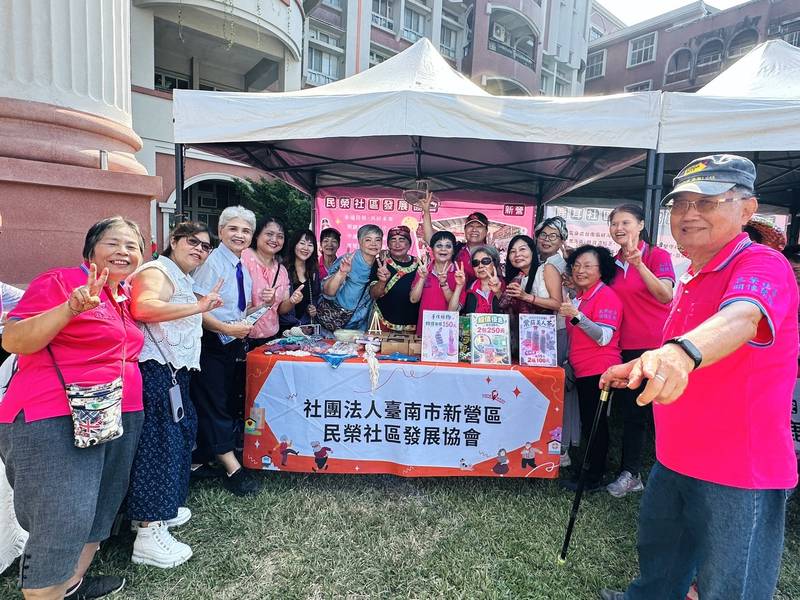 台南社區照顧關懷據點成果展 16組據點長輩載歌載舞
