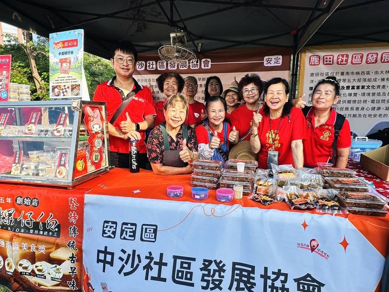 台南社區照顧關懷據點成果展 16組據點長輩載歌載舞