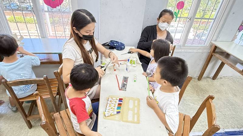 親子彩繪風車轉出幸福!臺東縱谷線社福中心推動親職教育 陪伴家庭共學正向教養