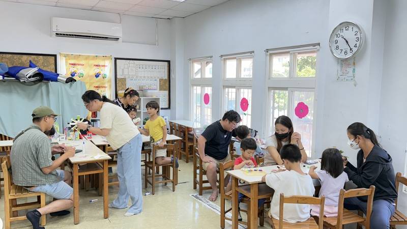 親子彩繪風車轉出幸福!臺東縱谷線社福中心推動親職教育 陪伴家庭共學正向教養
