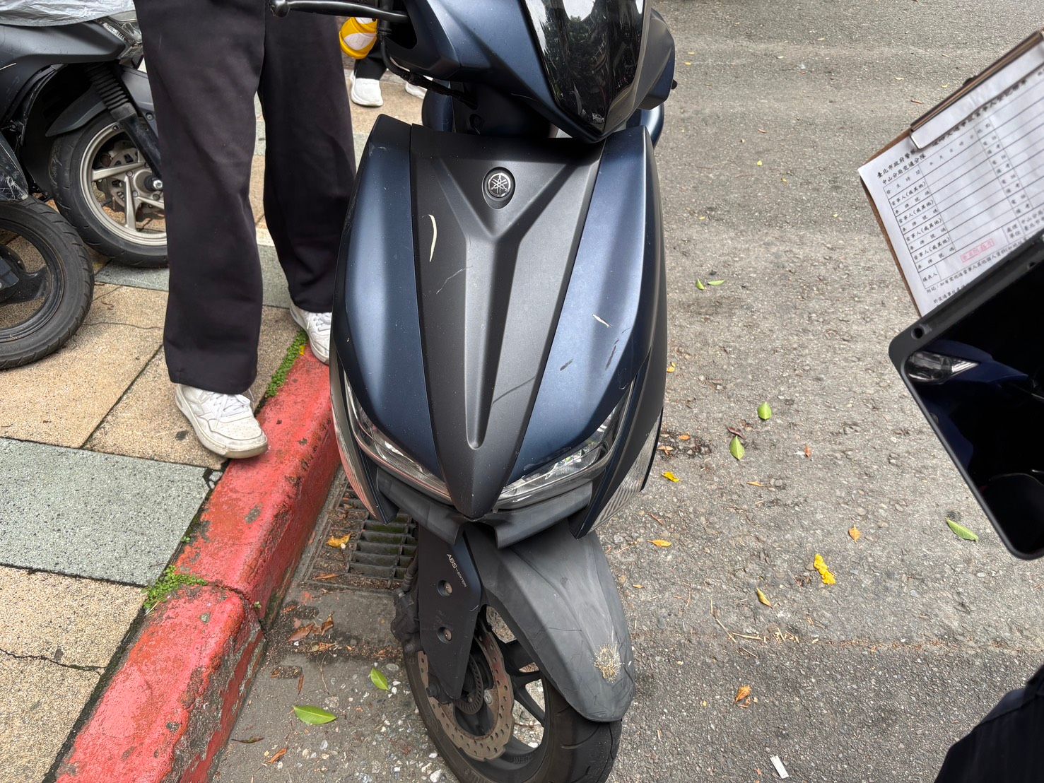 張男機車車頭（圖／中山分局提供）